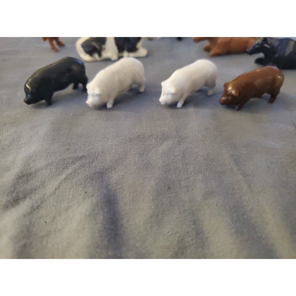 17 Vtg Pieces Of Farm Animals Holstein Cows Pig Sheep Horses Train Set Layout - Picture 6 of 7